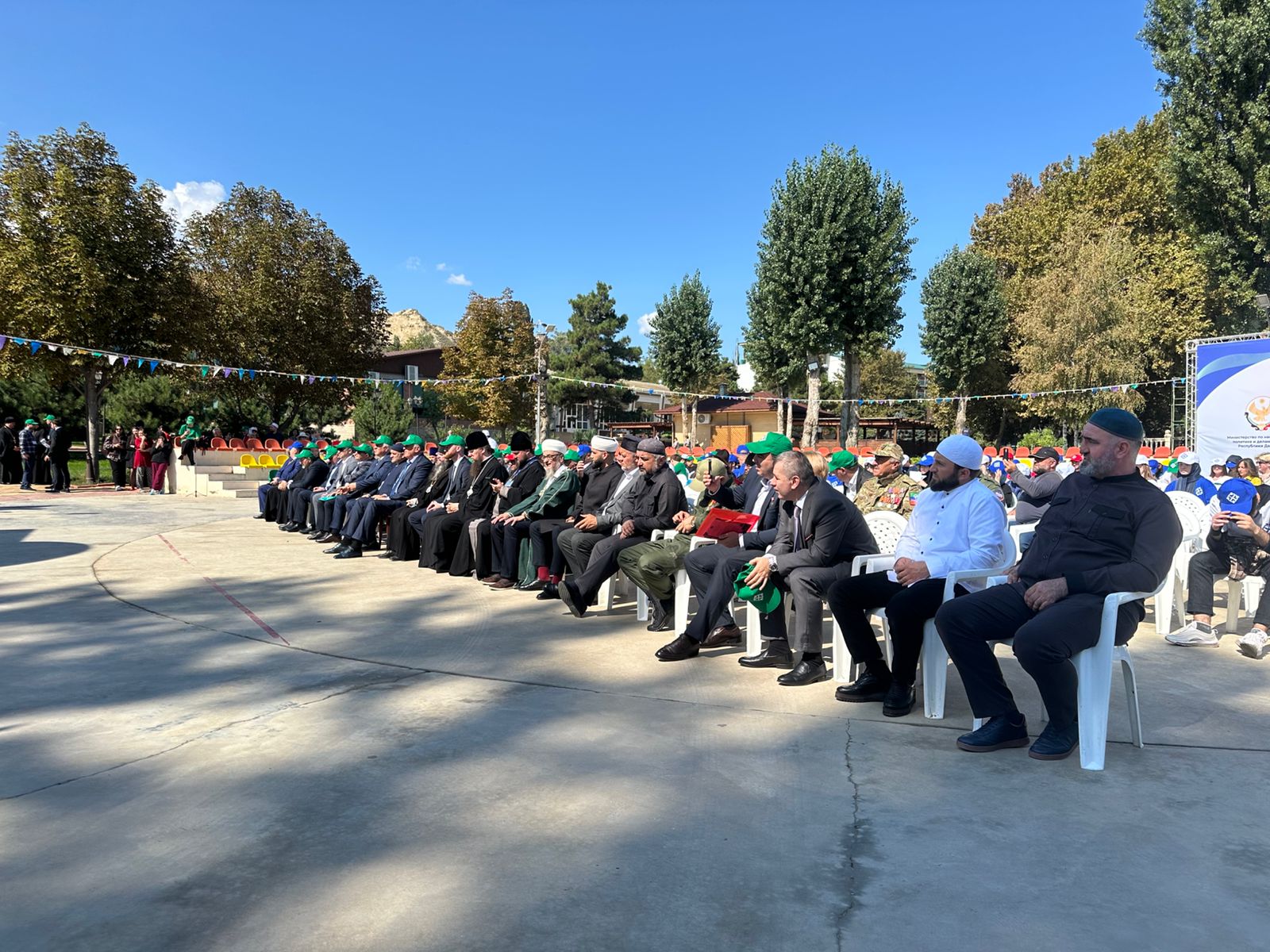 XII Международный межрелигиозный молодёжный форум стартовал в Дагестане.